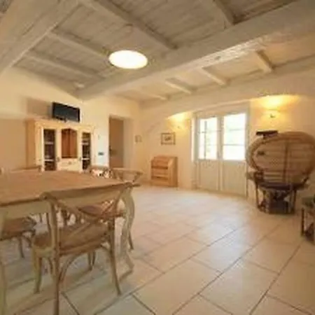 Fabulous Spoleto-poolside-sleeps-20pool, Jacuzzi, Gardens