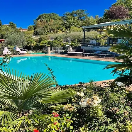 Villa Fabulous Spoleto-poolside-sleeps-20pool, Jacuzzi, Gardens *