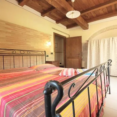 Vila Fabulous Spoleto-poolside-sleeps-20pool, Jacuzzi, Gardens Spoleto