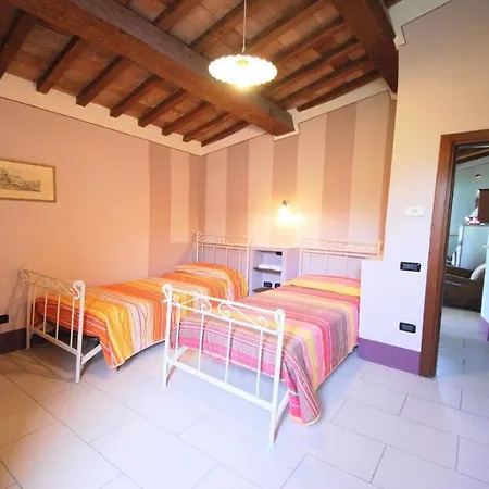 Fabulous Spoleto-poolside-sleeps-20pool, Jacuzzi, Gardens Villa Spoleto