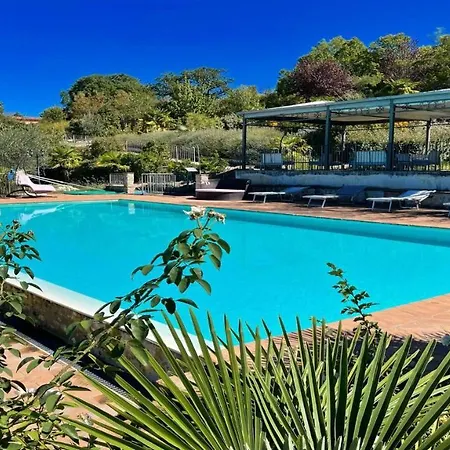 Fabulous Spoleto-poolside-sleeps-20pool, Jacuzzi, Gardens Villa *