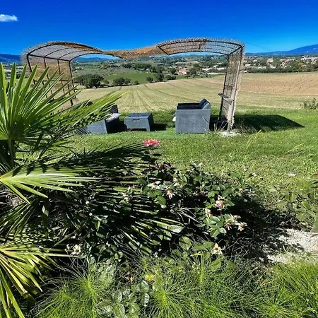 Fabulous Spoleto-poolside-sleeps-20pool, Jacuzzi, Gardens Vila