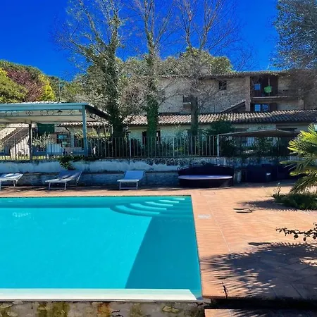 Fabulous Spoleto-poolside-sleeps-20pool, Jacuzzi, Gardens * Spoleto