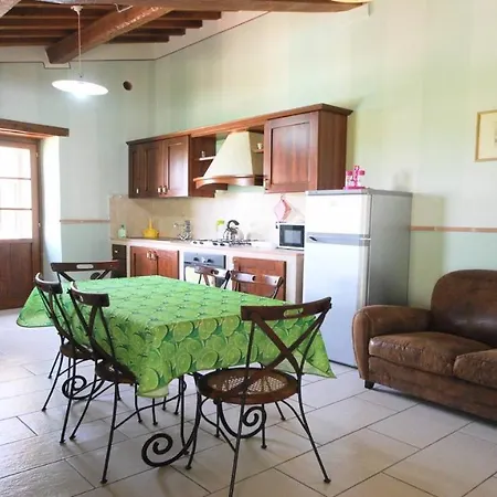 Fabulous Spoleto-poolside-sleeps-20pool, Jacuzzi, Gardens