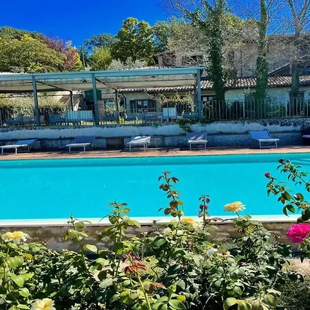 Villa Fabulous Spoleto-poolside-sleeps-20pool, Jacuzzi, Gardens