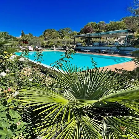 Fabulous Spoleto-poolside-sleeps-20pool, Jacuzzi, Gardens * Spoleto