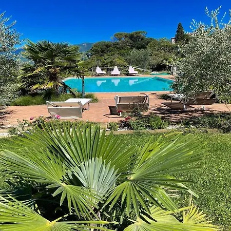Fabulous Spoleto-poolside-sleeps-20pool, Jacuzzi, Gardens Villa Spoleto
