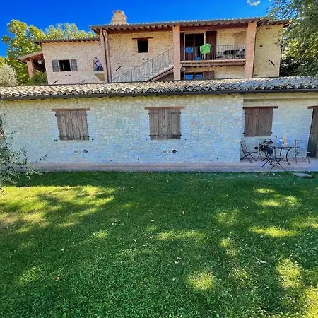 Villa Fabulous Spoleto-poolside-sleeps-20pool, Jacuzzi, Gardens Spoleto