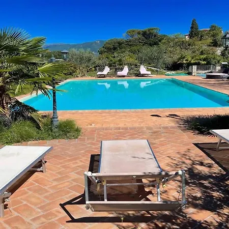 Fabulous Spoleto-poolside-sleeps-20pool, Jacuzzi, Gardens Vila *