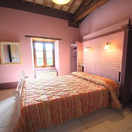 Fabulous Spoleto-poolside-sleeps-20pool, Jacuzzi, Gardens *