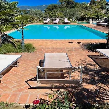 Fabulous Spoleto-poolside-sleeps-20pool, Jacuzzi, Gardens Spoleto