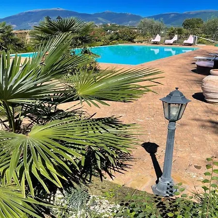Fabulous Spoleto-poolside-sleeps-20pool, Jacuzzi, Gardens Villa *