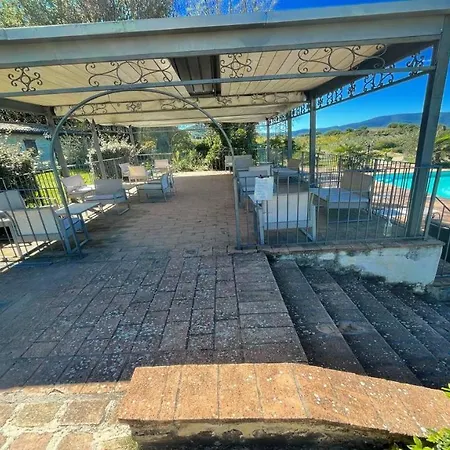Fabulous Spoleto-poolside-sleeps-20pool, Jacuzzi, Gardens